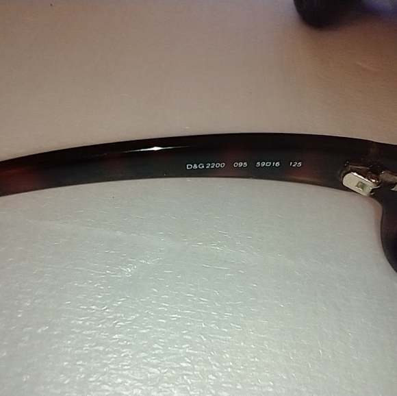 Sun glasses - Picture 3 of 7